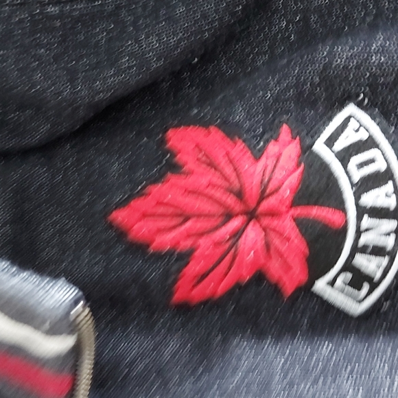 Zip up sweatshirt canada - Picture 3 of 5